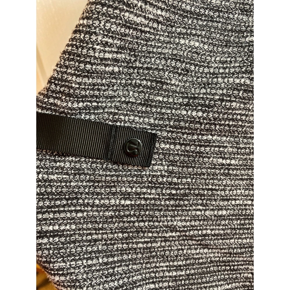 Lululemon Vinyasa Scarf in Coco Pique Black White - Picture 4 of 4